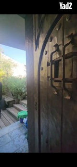 דלת עץ