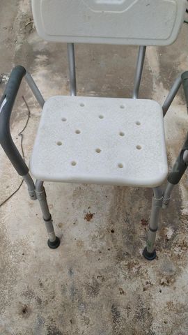 כסא למקלחת