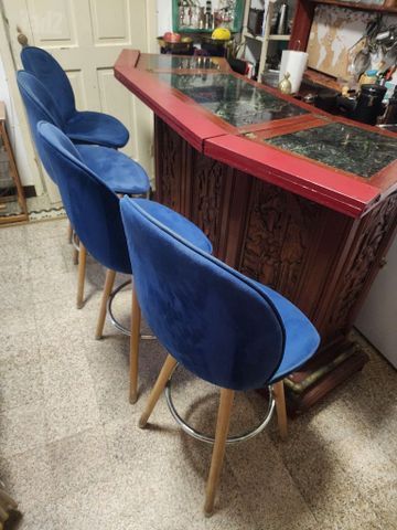 כסאות בר כחולים