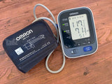 מד לחץ דם OMRON M7