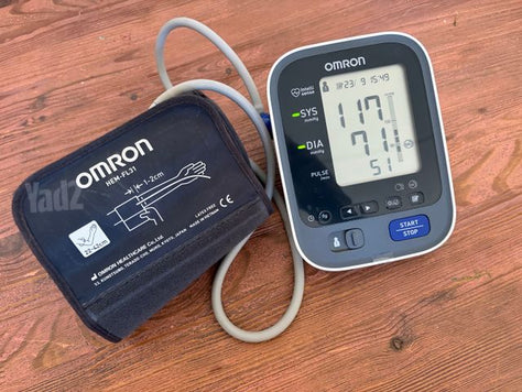 מד לחץ דם OMRON M7