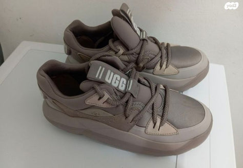 נעלי UGG