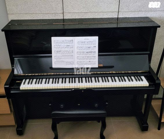 פסנתר  YAMAHA