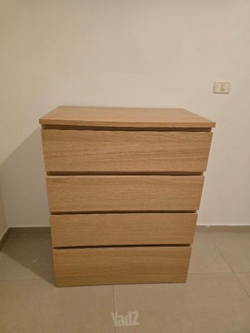שידת עץ