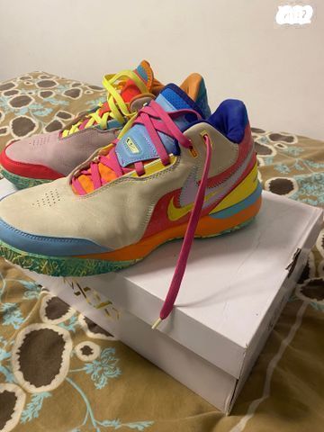 Lebron נעלי כדורסל