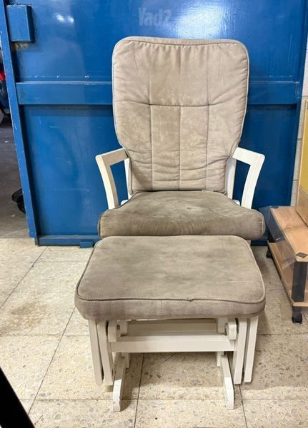 כיסא נדנדה כולל הדום נדנדה