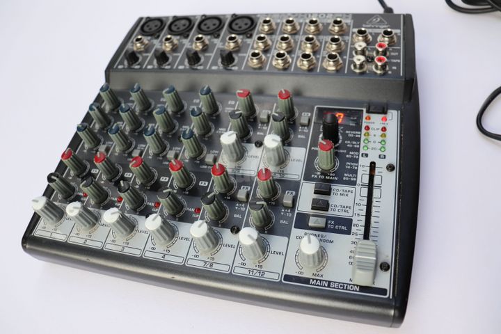 Behringer 1202FX + ספק כוח