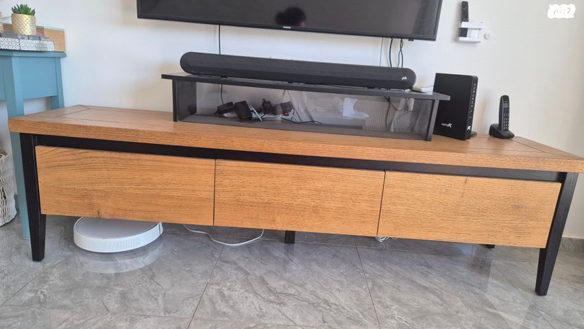 מזנון מעץ מלא