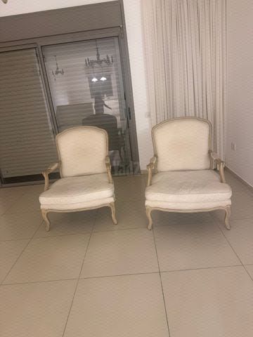 ארון ו2 כורסאות