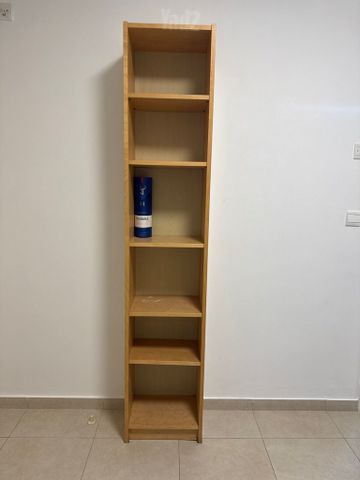 ארון מדפים צר