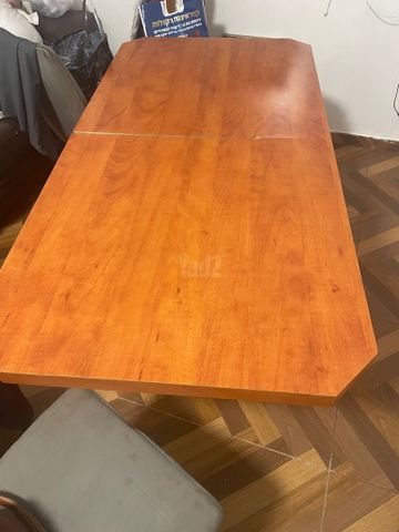 שולחן עץ