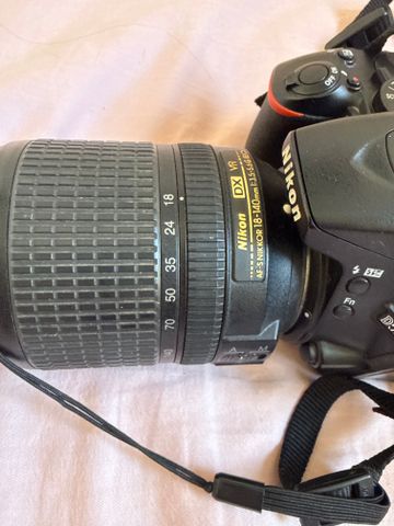 Nikon D5600 + עדשת 18-140 VR
