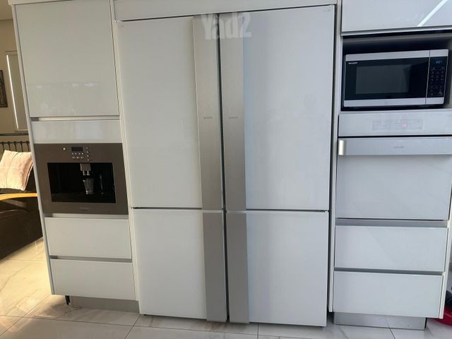 2 מקררים מחוברים