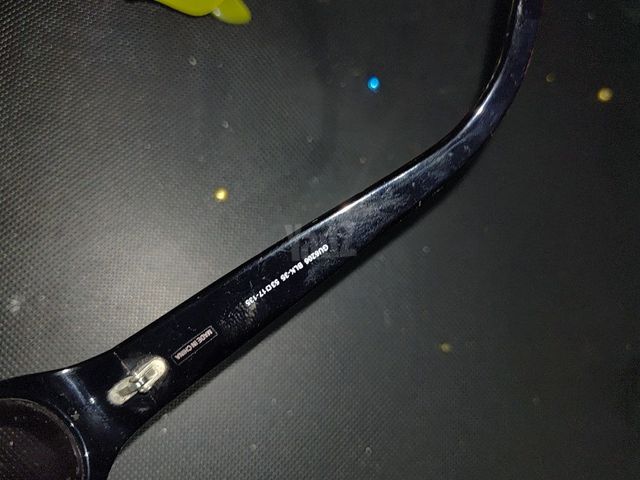 משקפיים של Guess
