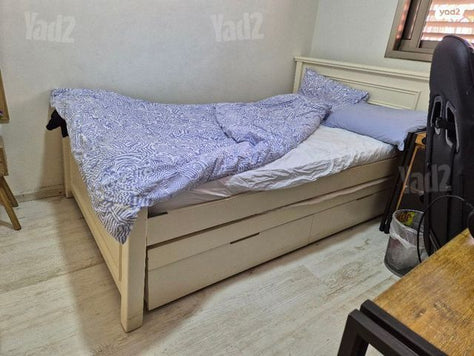 מיטת נוער עץ מלא