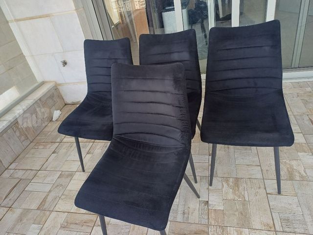 4 כיסאות קטיפה במצב מצוין