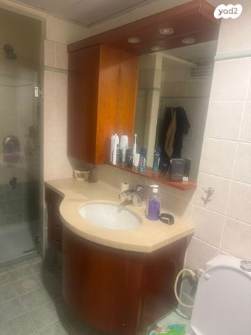 ארונות חדרי רחצה עץ מלא