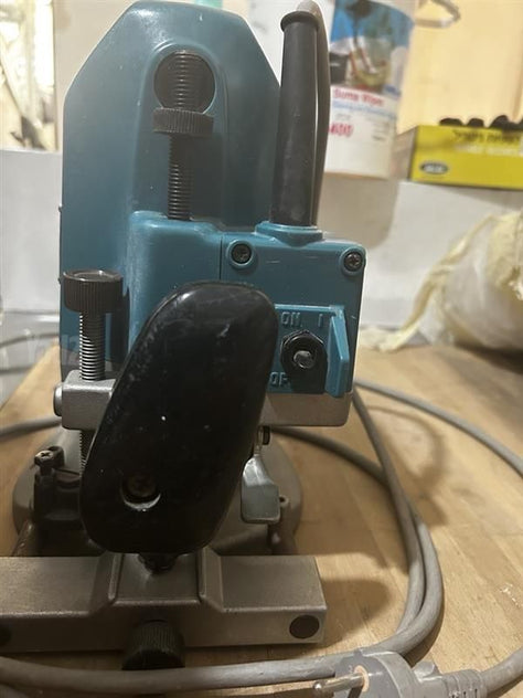 MAKITA 3612BR 2300W לעץ