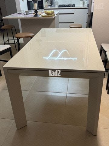 שולחן אוכל