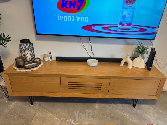מזנון וכורסא