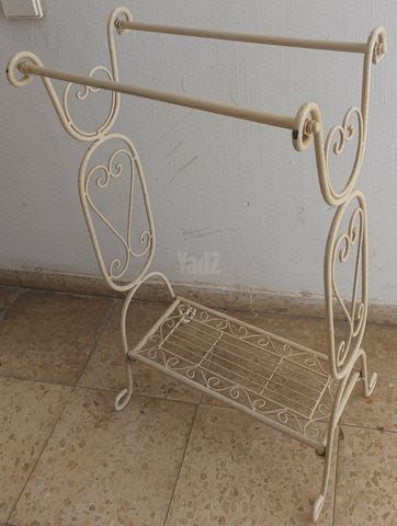 מתלה לבגדים