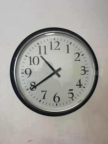 שעון קיר ענק