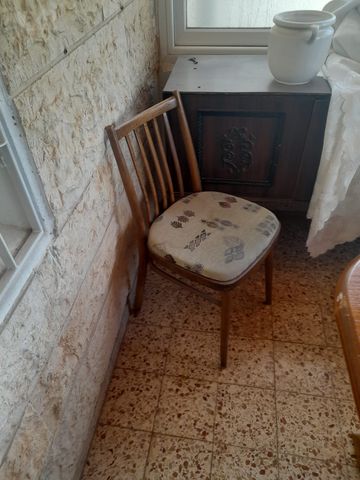 שולחן וכסאות