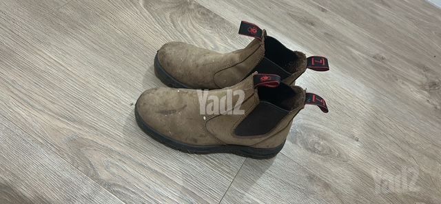 נעלי רדבק