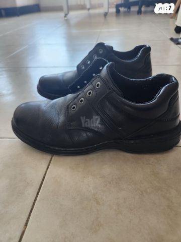 נעליים שחורות