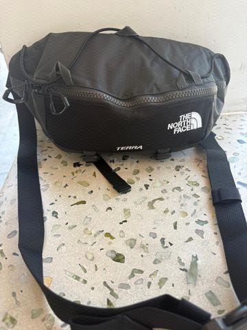 פאוץ׳ the north face