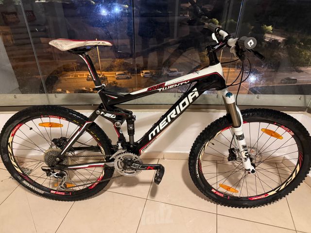 מרידה One-Twenty Carbon 3000