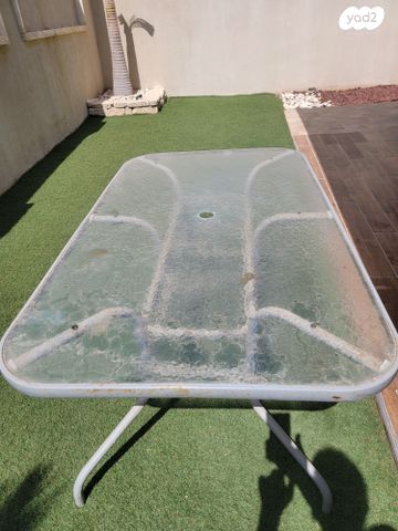 שולחן זכוכית