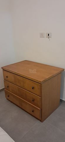 2 שידות עץ מלא