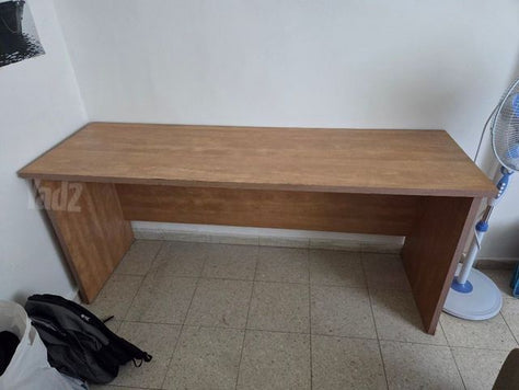 שולחן עבודה מעץ
