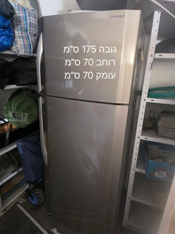 מקרר גדול