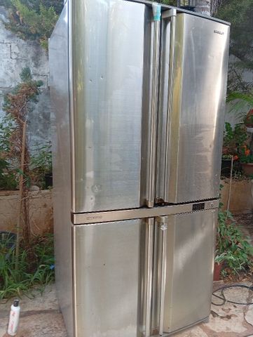 מקרר sharp.