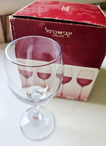כוסות יין