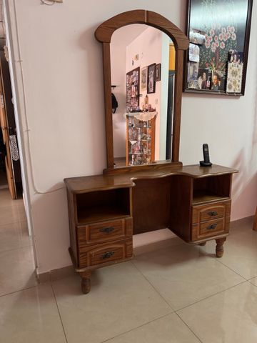 ‏שידת Vintage מעץ מלא