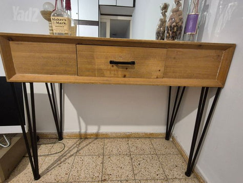 קונסולה מעץ