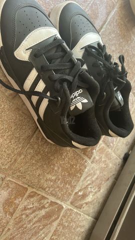 נעליי אדידס