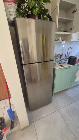 מקרר Sharp