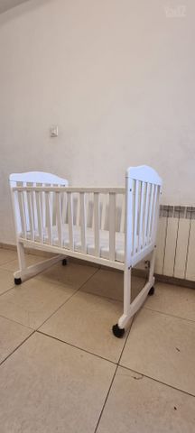 עריסה מעץ