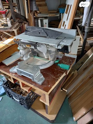 מסור גרונג סיגמה עם שולחן עליו