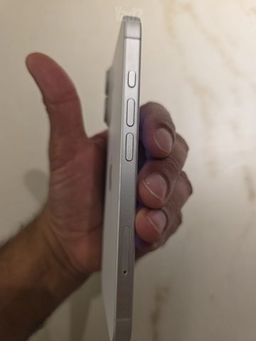 iPhone 16 128GB לבן, סוללה 92%