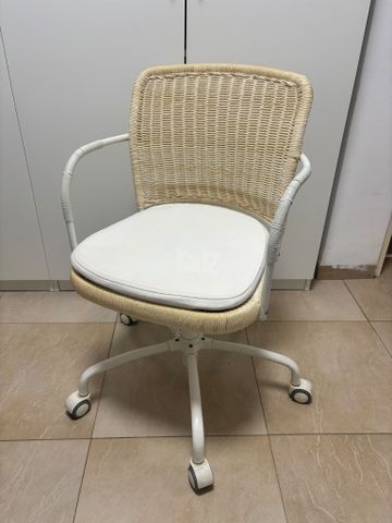 כיסא משרדי מסתובב
