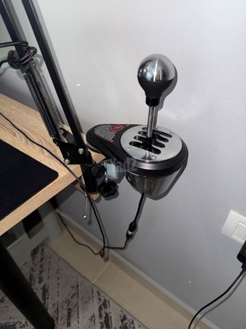ידית הילוכים Thrustmaster