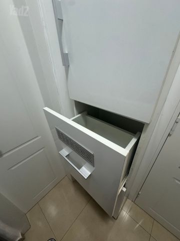 ארון שירות לבן