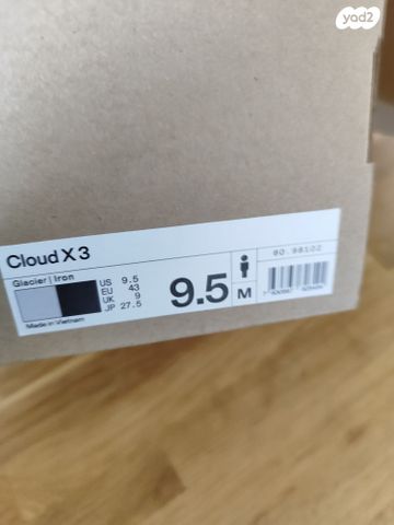 נעלים on cloud x 4