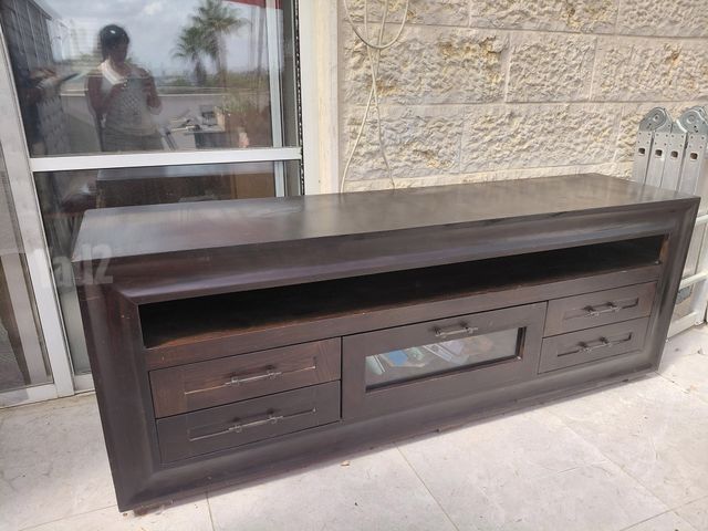 מזנון מעץ מלא