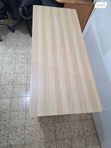 שולחן עץ